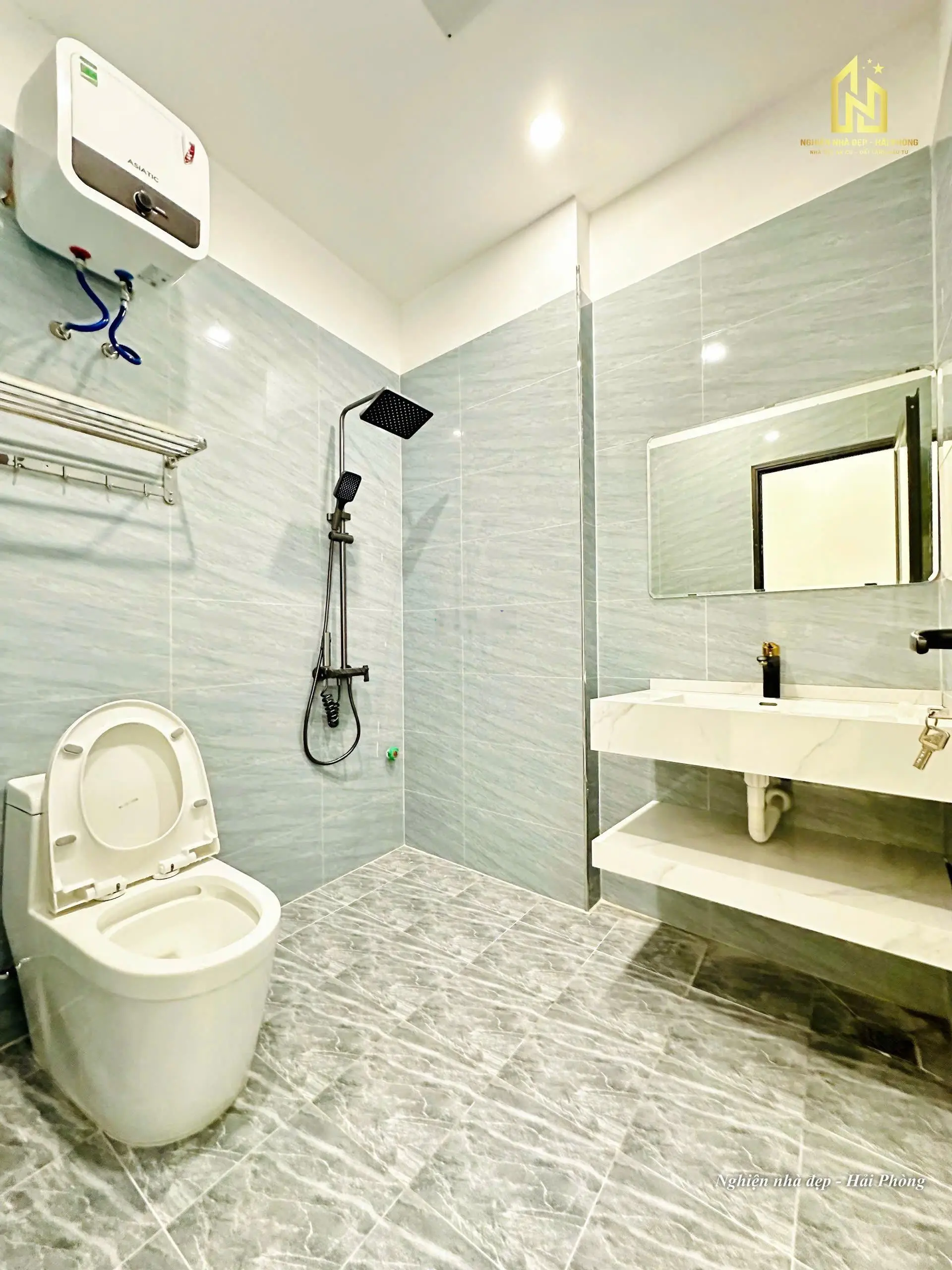 Nhà đẹp gốc dân xây độc lập, mặt ngõ thông thương phố Thiên Lôi, Chợ Đôn, ô tô đỗ cửa
