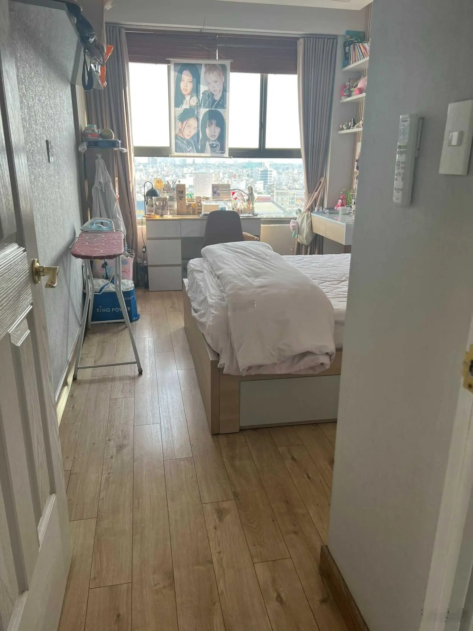 Bán căn hộ Kingston Residence, 2PN, 2WC, 83m2, nội thất, giá: 4 tỷ 950, liên hệ: 0908 435 ***