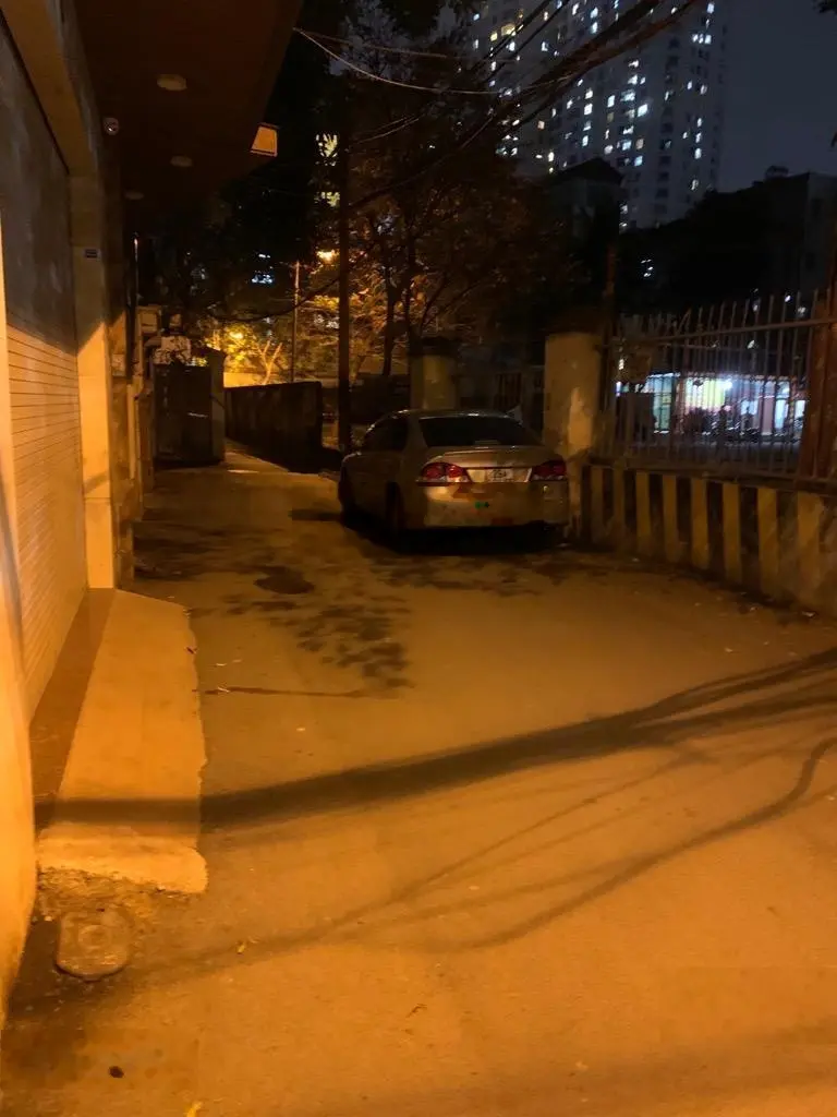 Bán nhà cầu giấy, 7 tầng thang máy ngõ thông ô tô đỗ cửa kinh doanh, 37,3 m2, giá 11,2 tỷ.