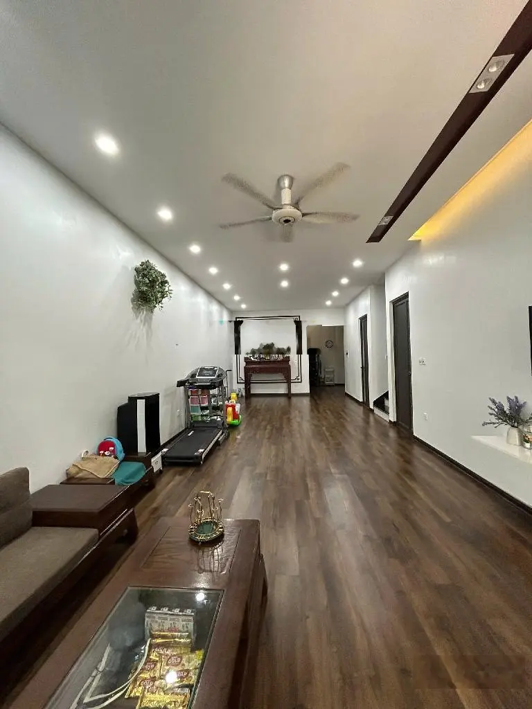 Mặt phố - Đào Xuyên, 180m2 nhà đẹp - 2 tầng, kinh doanh sầm uất - Vỉa hè to - Ô tô tránh - MT 8m