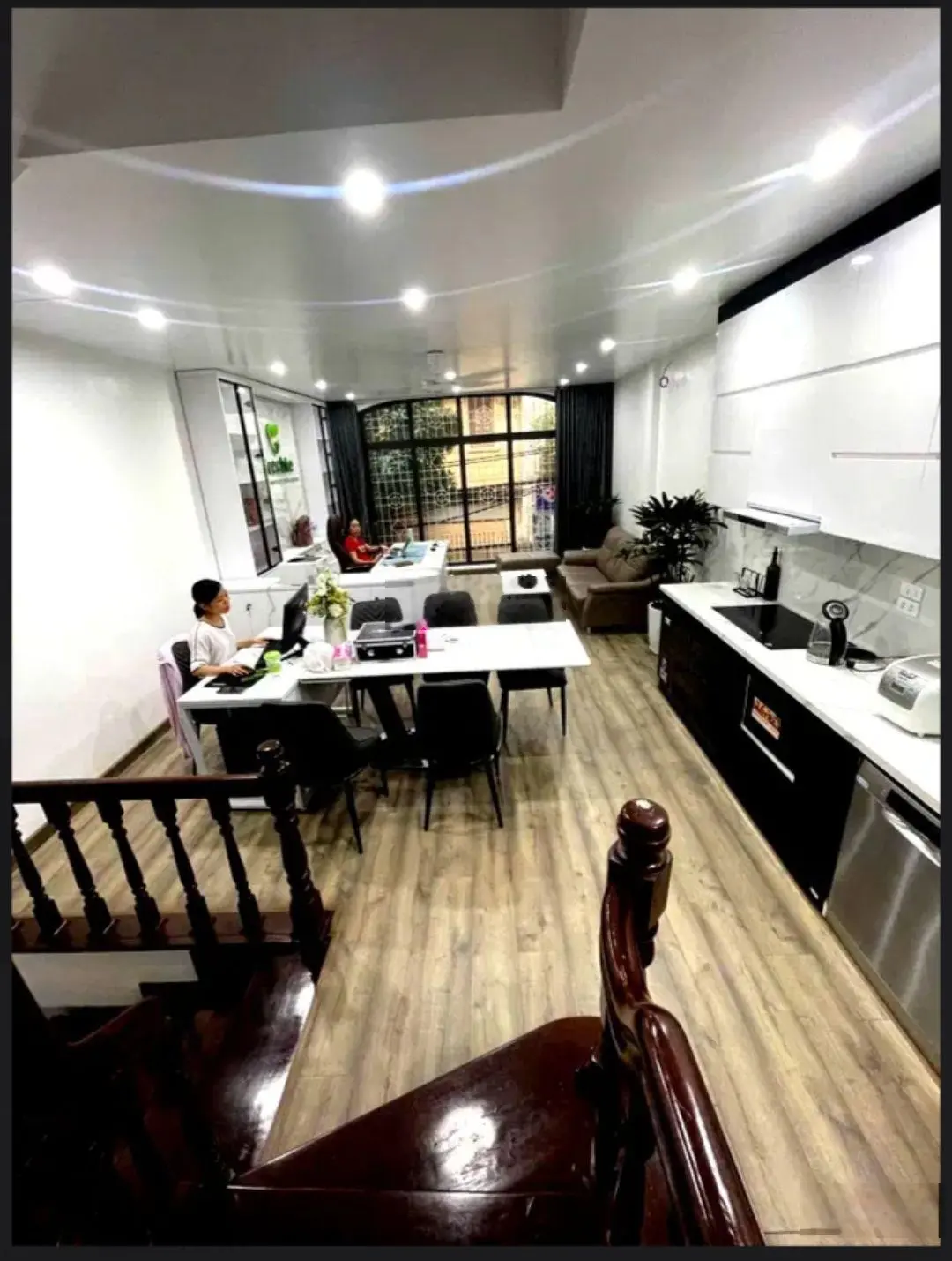 Chính chủ gửi bán nhà mặt ngõ Lạc Long Quân diện tích 46m2, 5 tầng, full nội thất