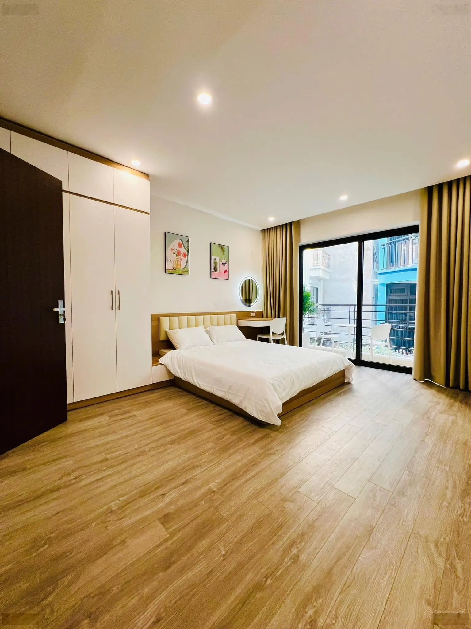 Nhà đẹp Cầu Giấy. Mặt ngõ nông, cách mặt phố 30m. Nhà dân xây, đẹp chắc chắn. Tặng full nội thất.