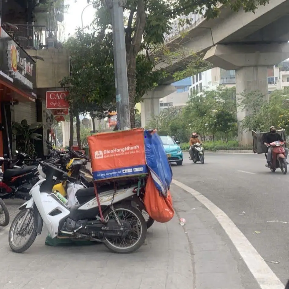 Nhà mặt phố Hoàng Cầu, Đống Đa, 26.5 tỷ, DT sổ 50m2, MT 4.8m, Thông sàn kinh doanh, Vỉa hè đá bóng