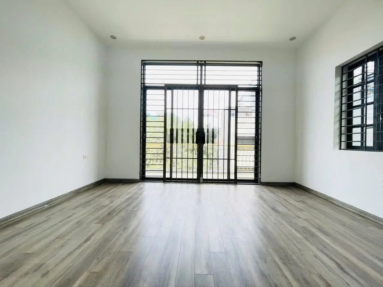 Bát Khối - Long Biên, nhà đẹp ở ngay, đường ô tô tránh, gần trung tâm, tiện ích