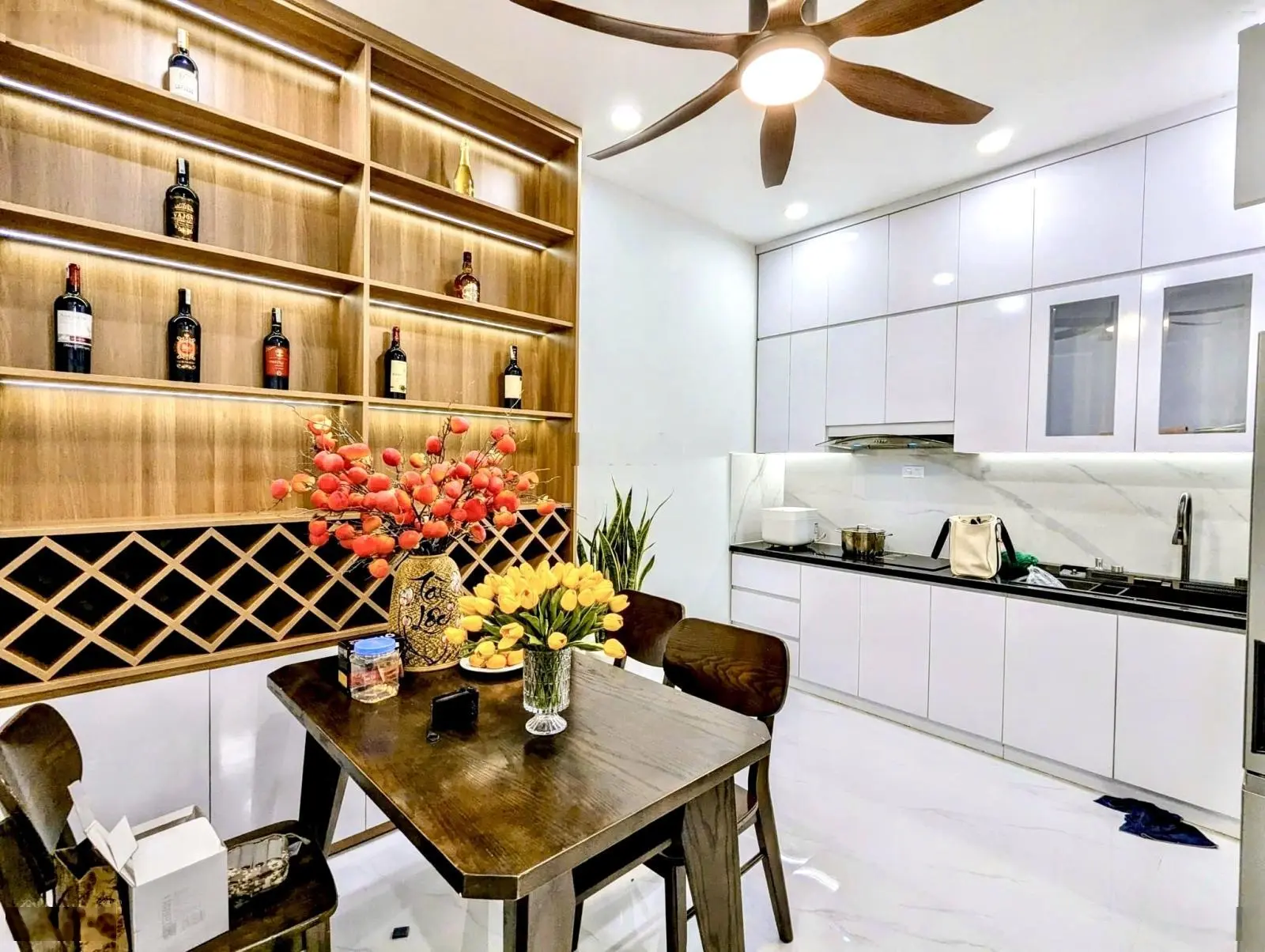 Bán nhà vip, hoàng cầu, ô chợ dừa, đống đa. full nội thất xịn, ô tô đỗ trong nhà