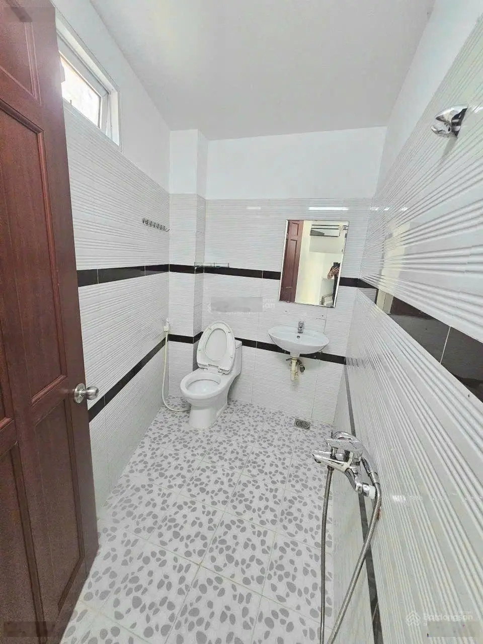Nhà 4 tầng 44.8m2 ôtô ngủ trong nhà, ngay nhà thiếu nhi quận, chỉ 5.86 tỷ