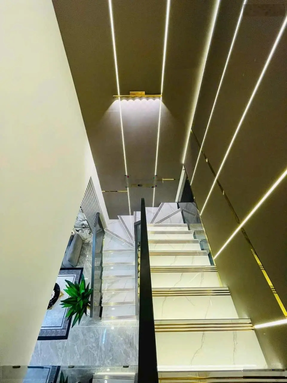 Bán nhà ở Lý Chính Thắng, P Võ Thị Sáu, Quận 3, DT 52m2 (4x13,5m) sổ hồng riêng, nhà đẹp mới 99%