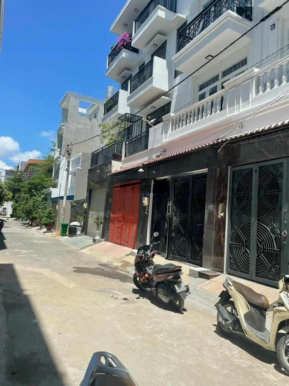 Rẻ quá! Nhà 4 tầng góc hẻm 7m, xe hơi tránh nhau. 100 m ra HTP, TT NB. 8*10m