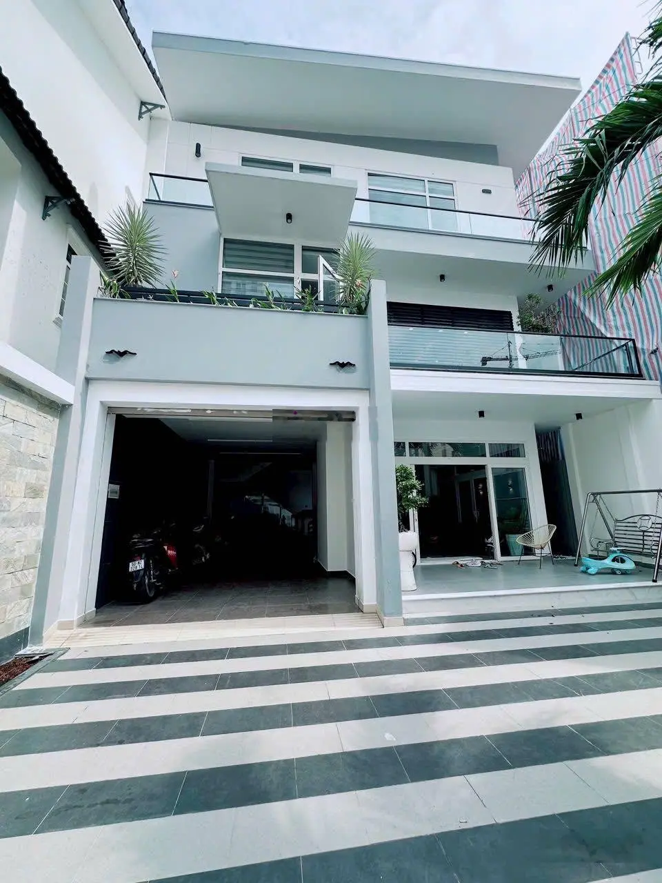 Bán biệt thự 10x25m 2 lầu 6PN 4WC sổ hồng giá 24.8tỷ TL