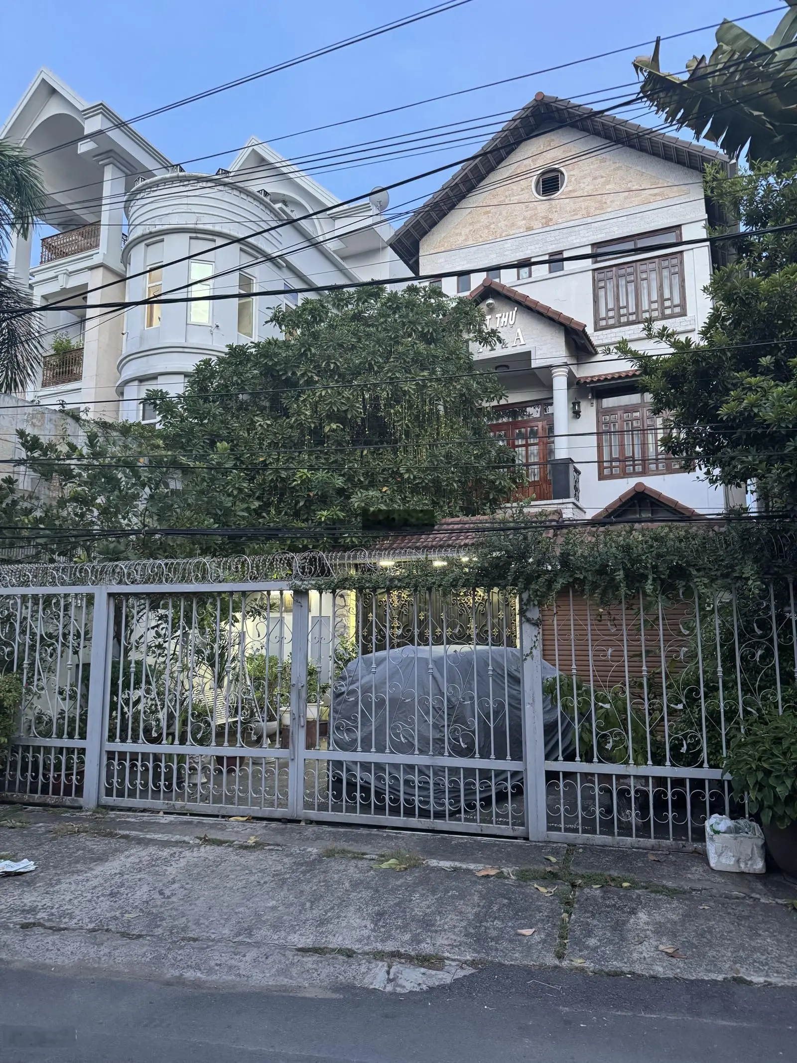 Cần bán gấp! biệt thự 3 tầng 280m2(10x28m), 24tỷ TL, khu ven sông sg đường số 25, gần TTTM Gigamall