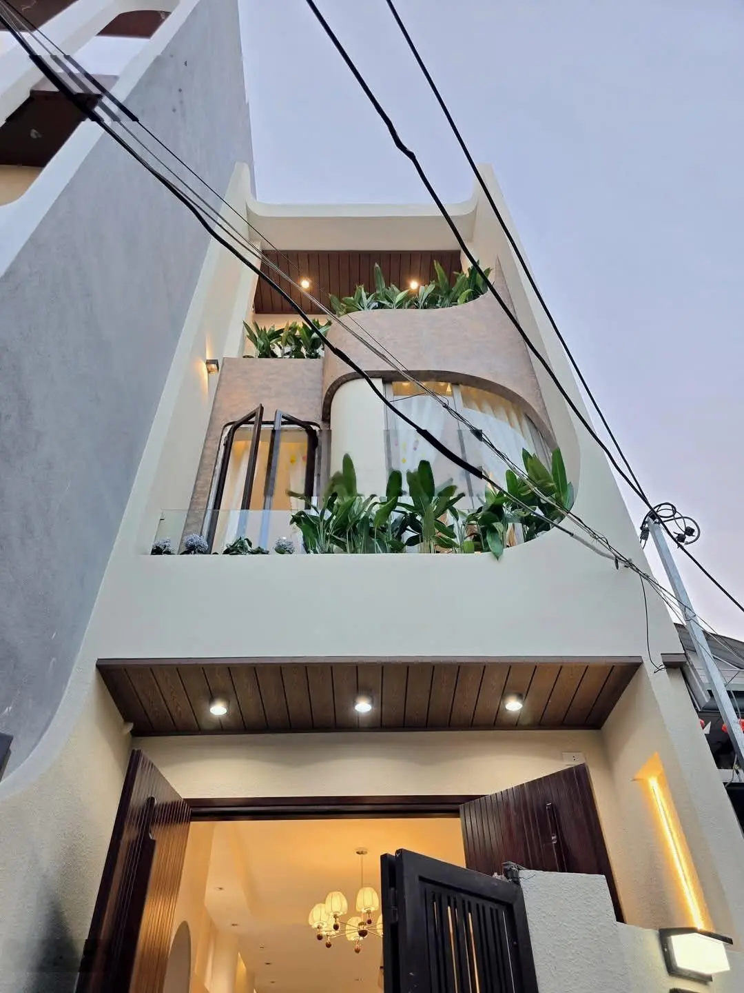 NHÀ ĐẸP 3 tầng full nội thất sang trọng đường HOÀNG DIỆU