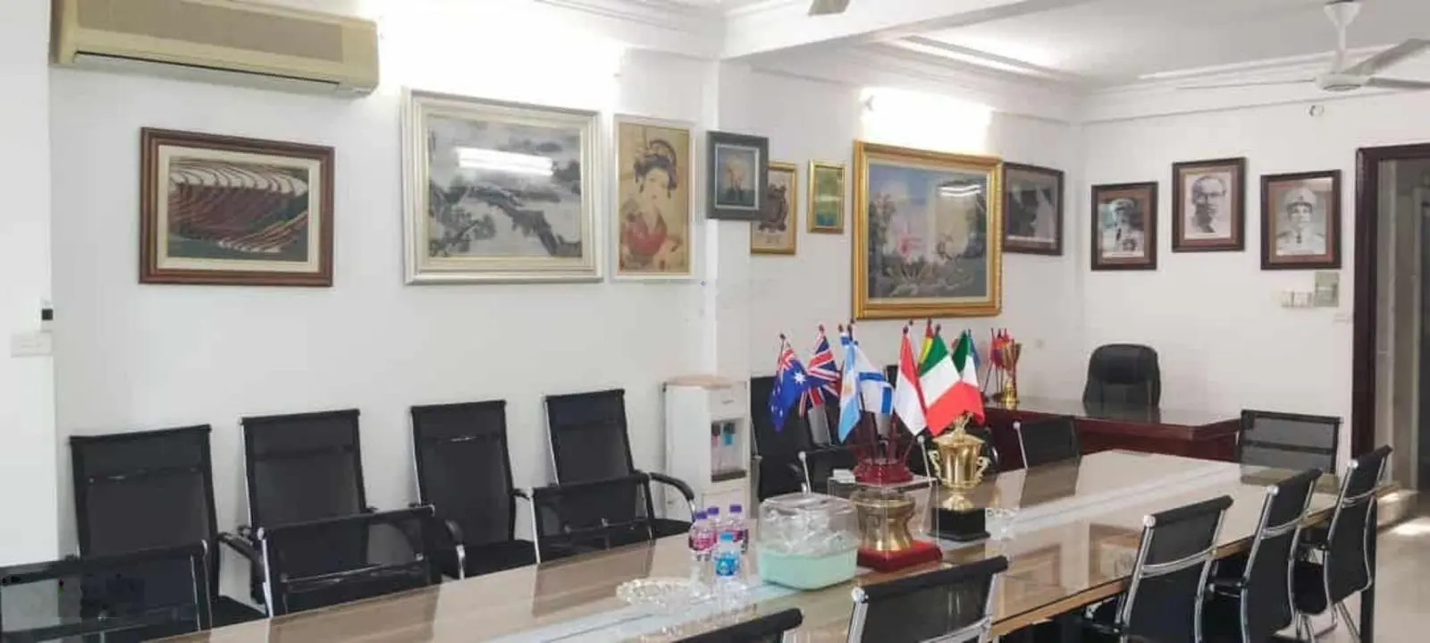 Bán nhà phố hoàng cầu - toà 6 tầng, thang máy, sang trọng, hiện đại, đẳng cấp.