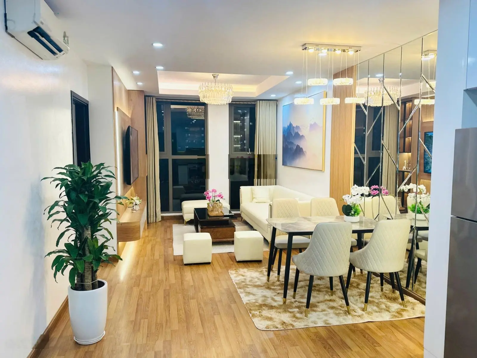 Chính chủ cần bán căn hộ 125m2 Giá 5,5 tỷ đầy đủ nội thất 0989 996 ***