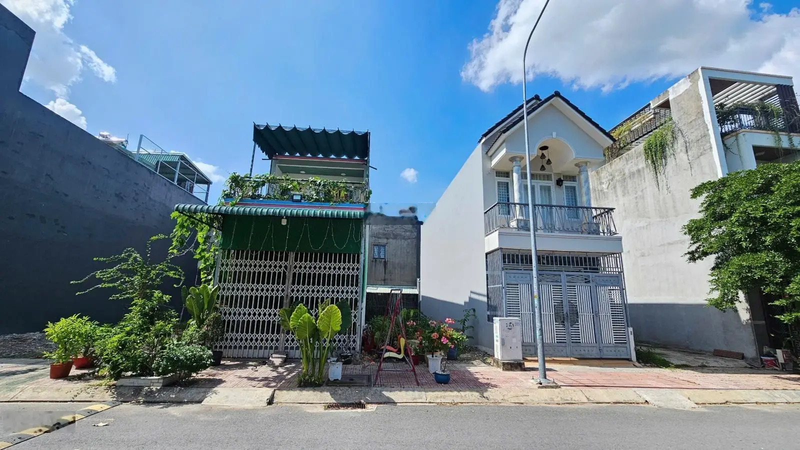 Nhà mẫu hiện đại, mặt tiền công viên thoáng mát