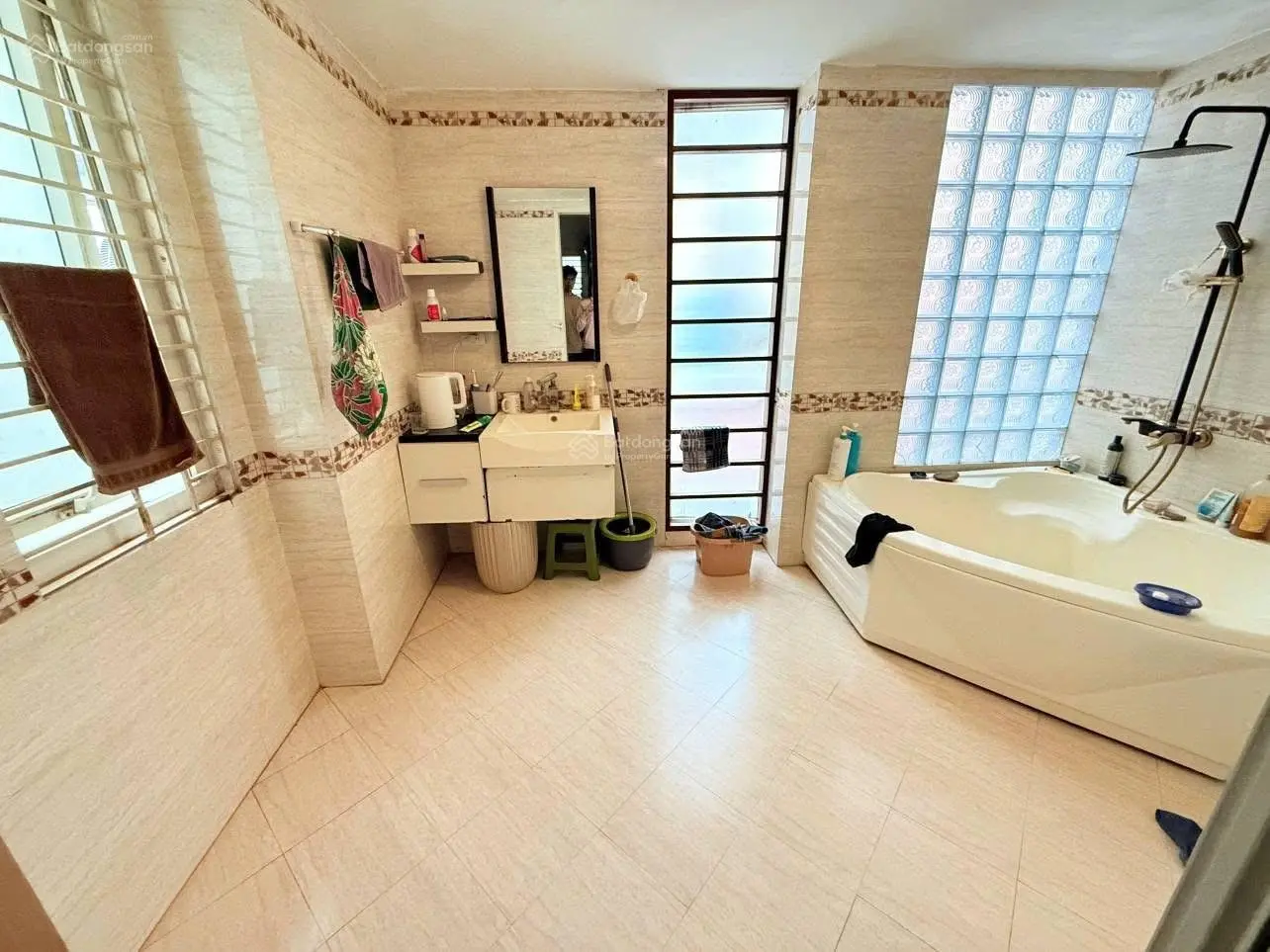 Giá Ngon! Chỉ 17 Tỷ, Bán Nhà Gần Xuân La,Tây Hồ - Lô Góc - 2 Mặt Tiền - Ô Tô Tránh - 72M2 - 6M MT