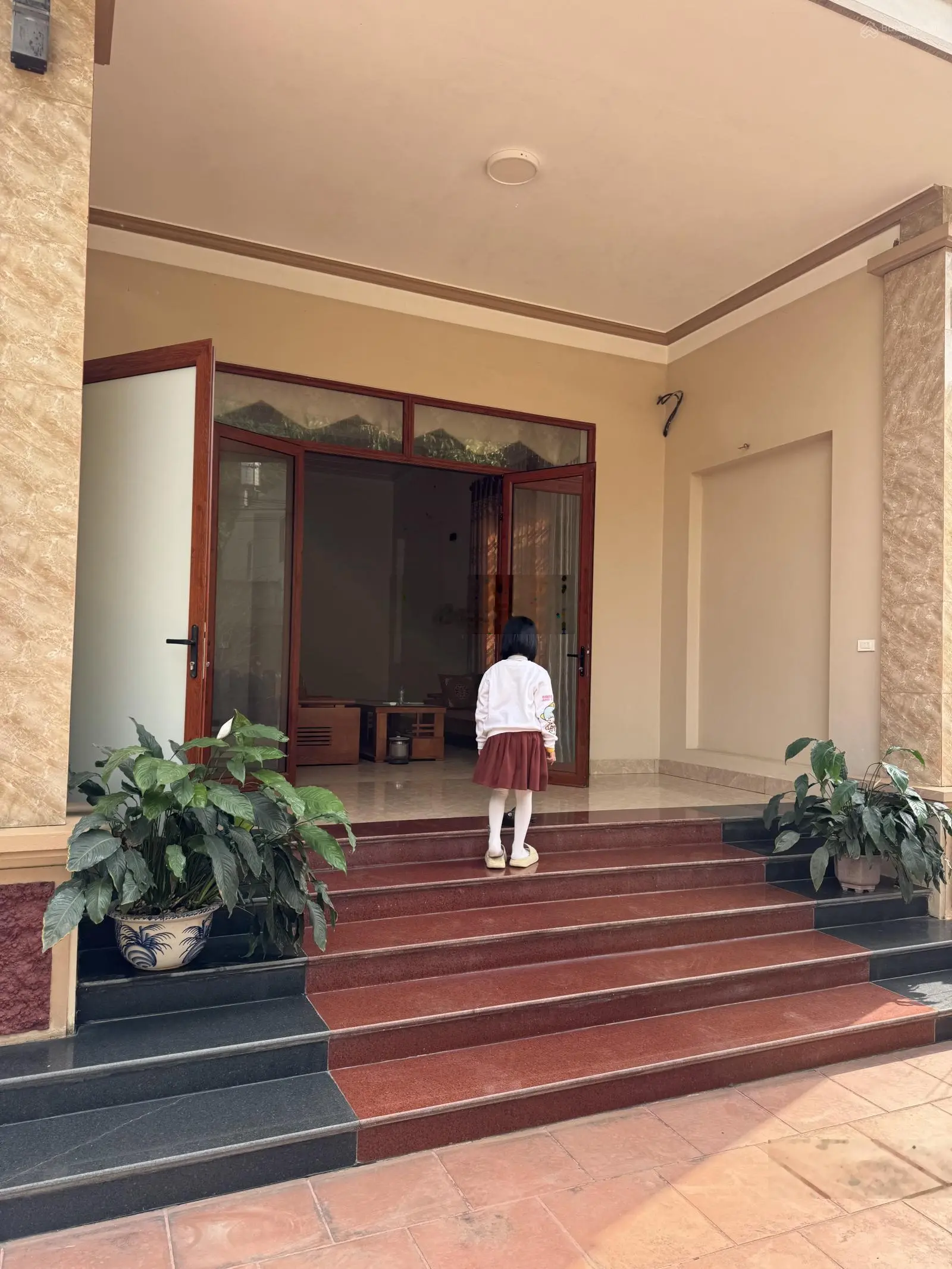 Bán nhà đẹp trung tâm Cao Phong, 180m², mặt tiền 10m, gần QL6, chỉ 2.8 tỷ - chính chủ