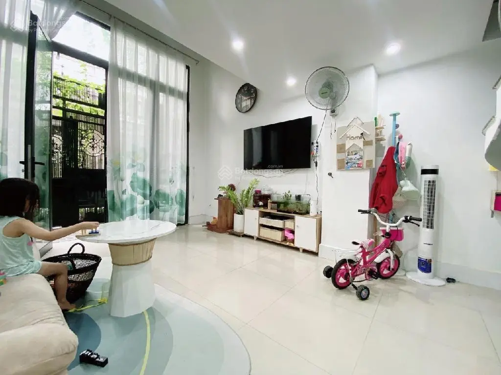 Nhà ngay vạn hạnh mall - 3 tháng 2 - quận 10 - 50m - 3 tầng - 3pn - hoàn công - giá chỉ 8,7 tỷ