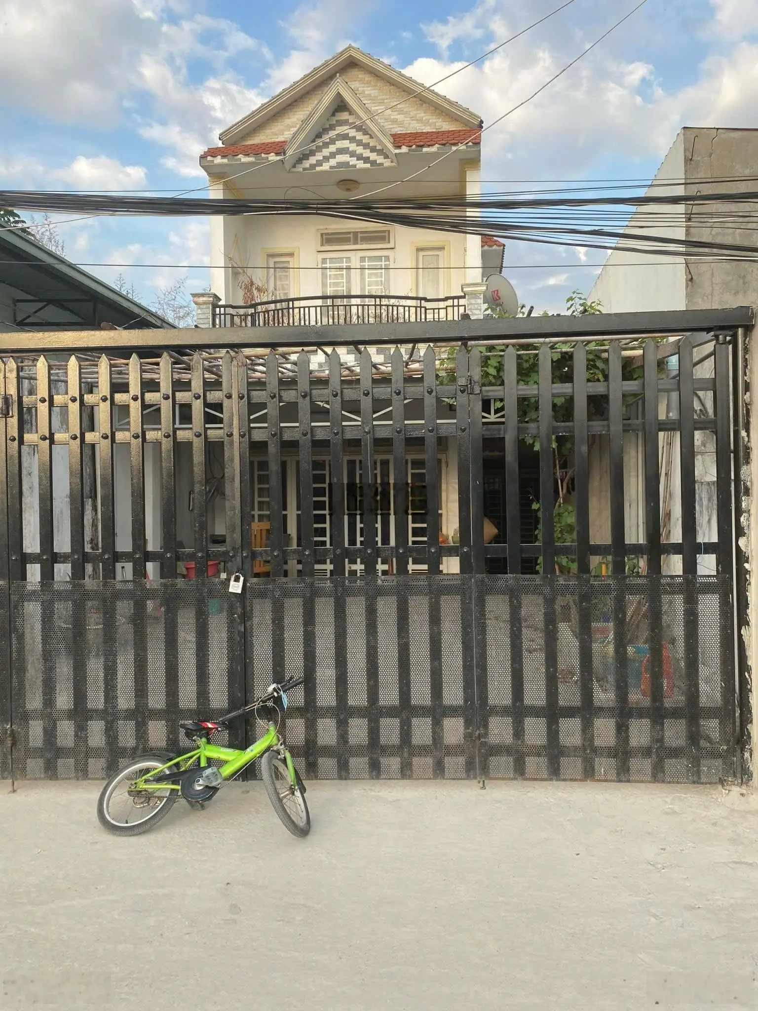 Chính chủ bán 108,8m2 nhà phố 1 trệt 1 lầu 111m2. Giá 6.2 tỷ. Sổ sẵn. Không qua trung gian