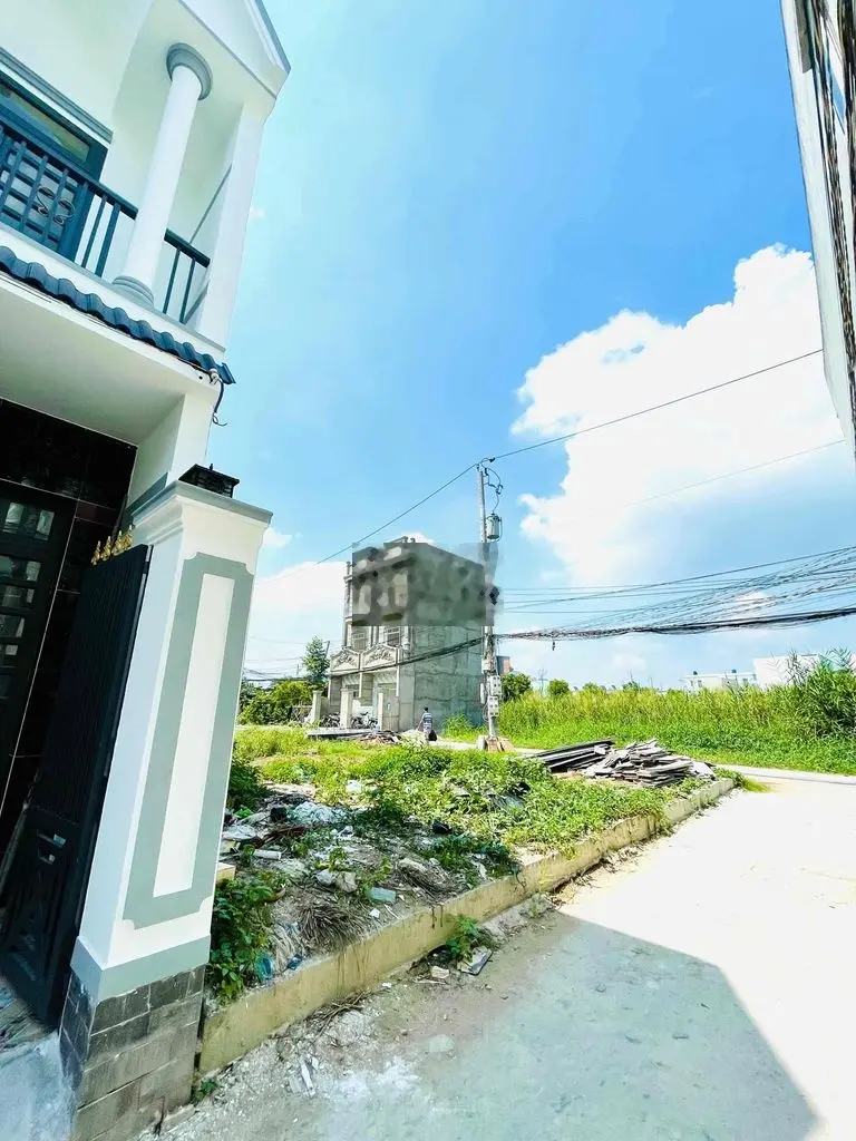 Nhà 1 Lầu 4 x 14m. 2PN 2WC Ngay Ngã Ba Tân Kim. Giá 870Triệu Đường ÔTÔ