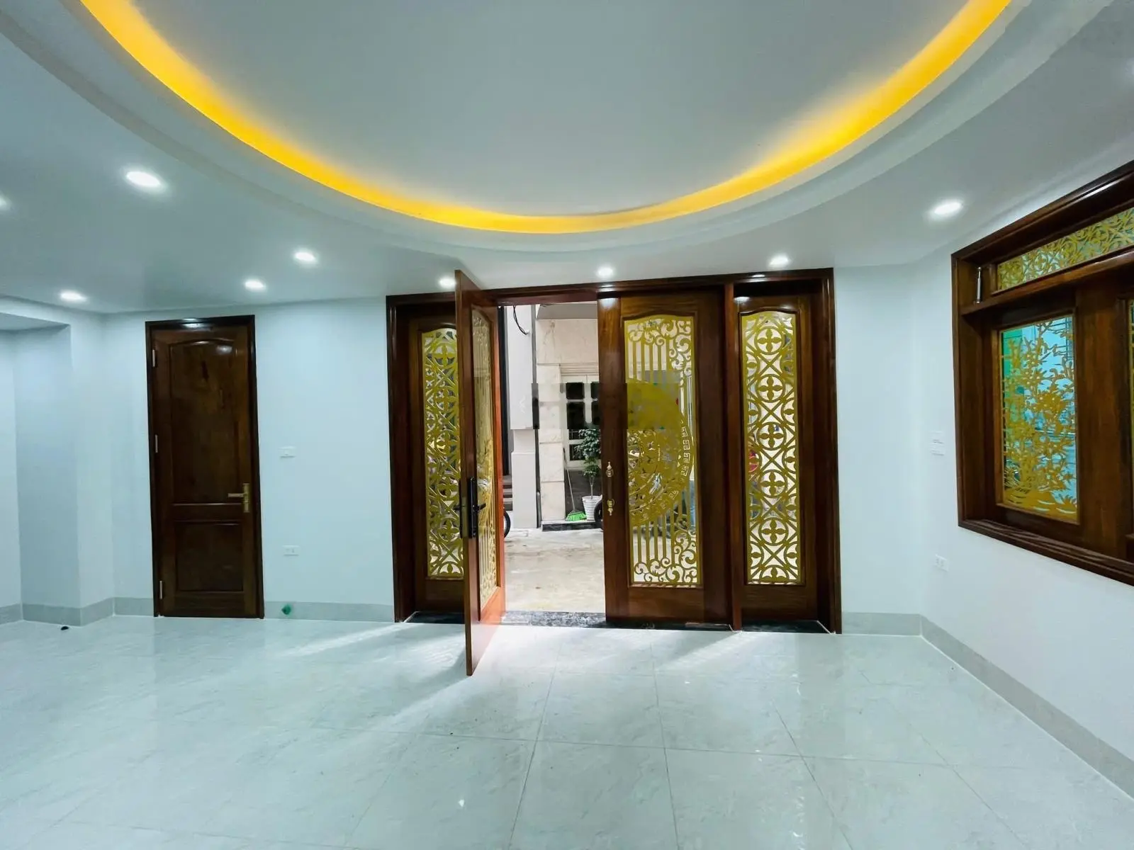 Đừng bỏ lỡ 1 siêu phẩm nhà đất nằm ngay tại trung tâm Hà Nội-7 tầng Tmáy-Lô góc- Ôtô vào nhà