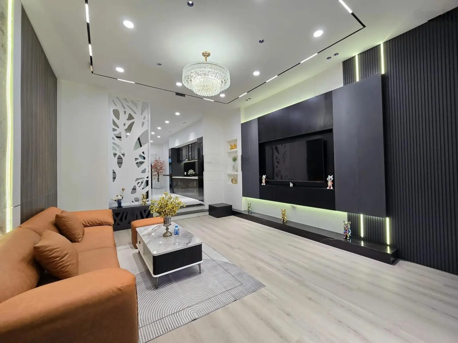 Mặt tiền đường 5m5 lề 3m hoà minh - hướng đông nam hiếm có