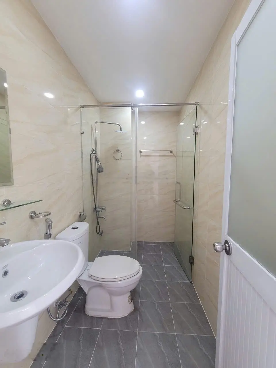 Nhà hoàn công rẻ: 4tỷ 67.5m2, ngang 4.5m nhà 1 trệt 2 lầu KDC cạnh vòng xoay ngã 6 An Phú, Thuận An