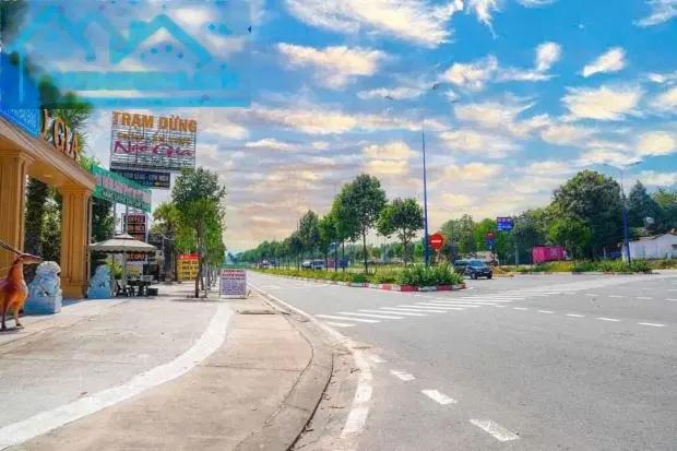 Nguồn ngộp tp.bến cát (380m2 - giá 440tr)nh cho vay, đường 22m, gần cao tốc, chợ trường