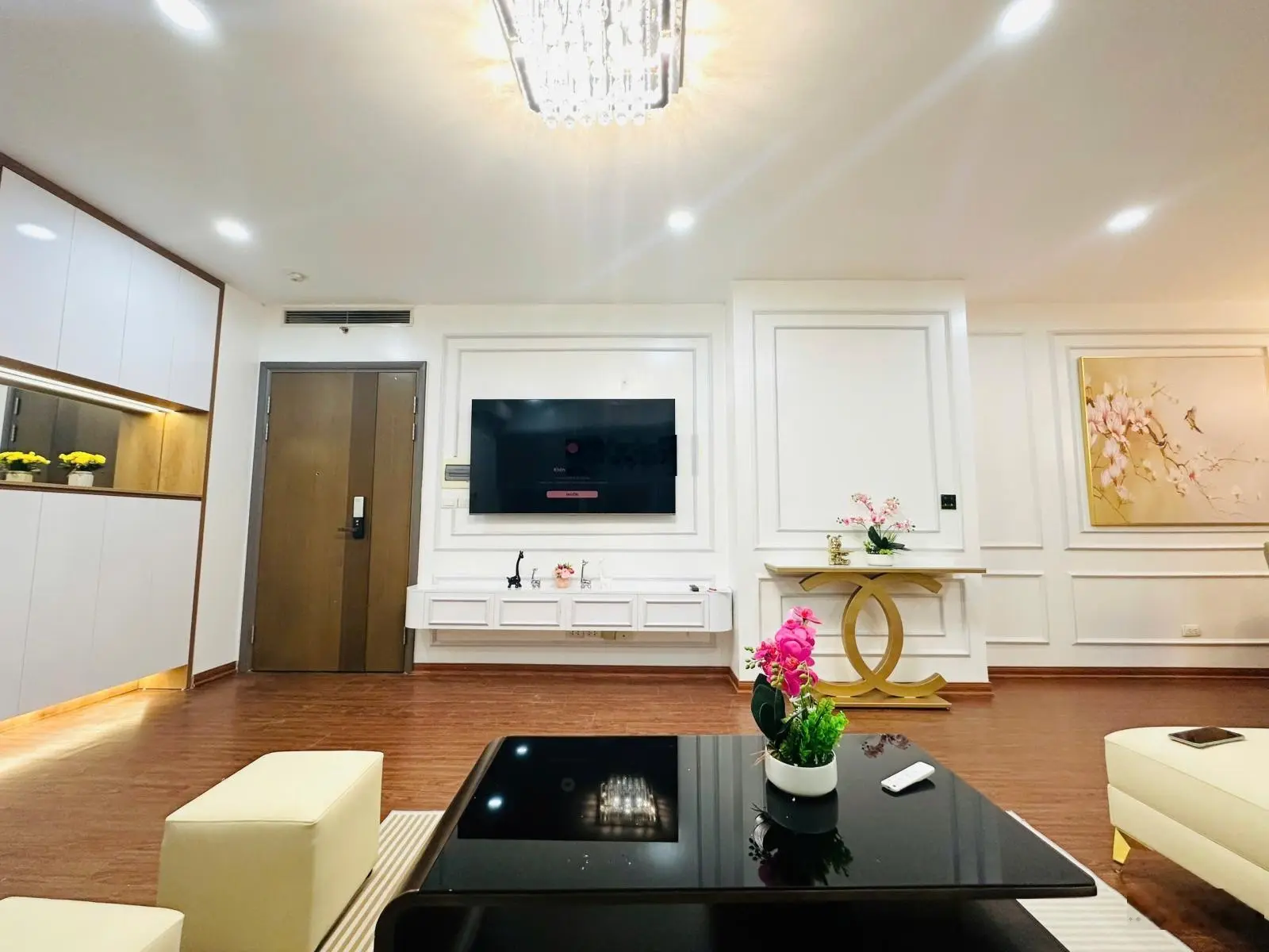 Bán gấp căn hộ 110m2, giá 8,7 tỷ, chung cư Royal City, 2PN 2WC