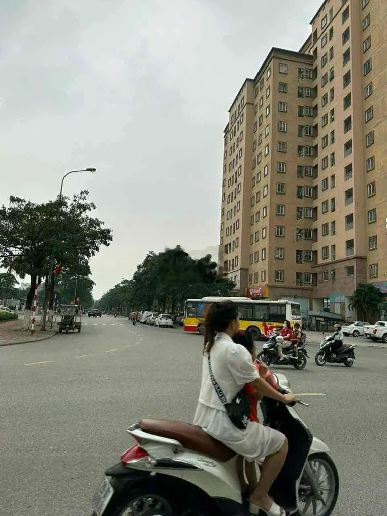 Bán 60m2 đất, mặt tiền 5m tại phố Nguyễn Văn Hưởng, Long Biên, Hà Nội