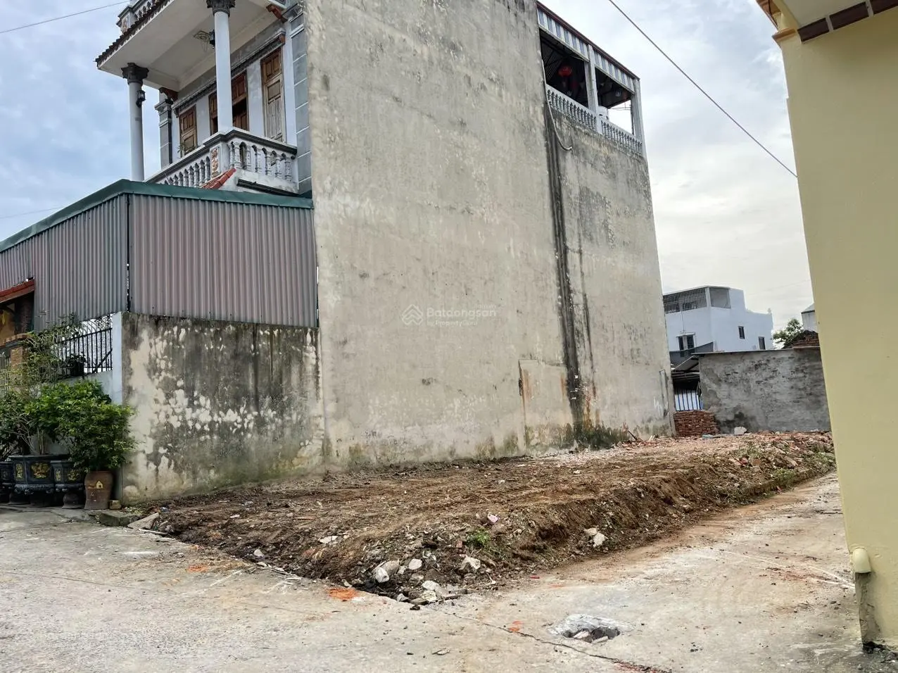 Bán lô đất căn góc, nhà 2 mặt tiền - đường ô tô đi thoải mái - full thổ cư chỉ còn 3 tỷ