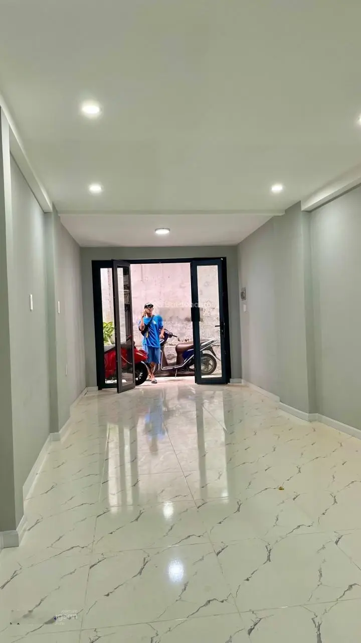 Bán nhà đường Trần Quang Khải, P. Tân Định, Quận 1. NHà 1 trệt 2 lầu 4 phòng ngủ mới toanh