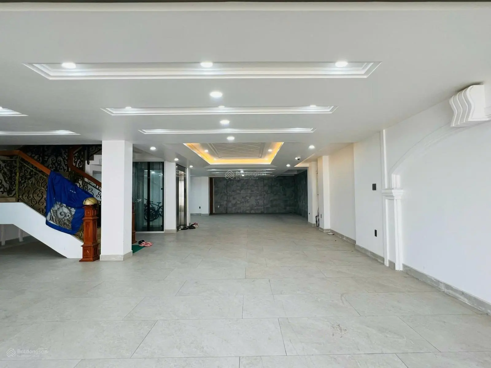 Bán dinh thự 4 lầu diện tích gần 1000m2 mặt tiền kinh doanh đối diện TTTM Emart Phan Huy Ích