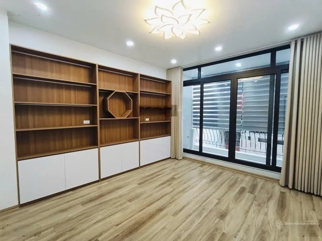 3 bước ra hồ hoàng cầu - phân lô ô tô tránh - mặt tiền rộng thoáng - bạt ngàn tiện ích