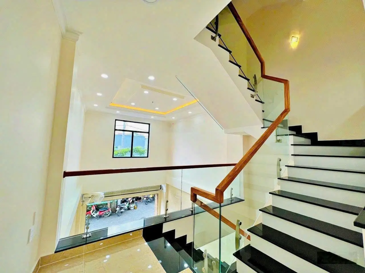 Nhà đẹp 3lầu ven sông Sài Gòn nở hậu 4,8x15m, giá từ 7,6 tỷ (SHR - đường 8m)