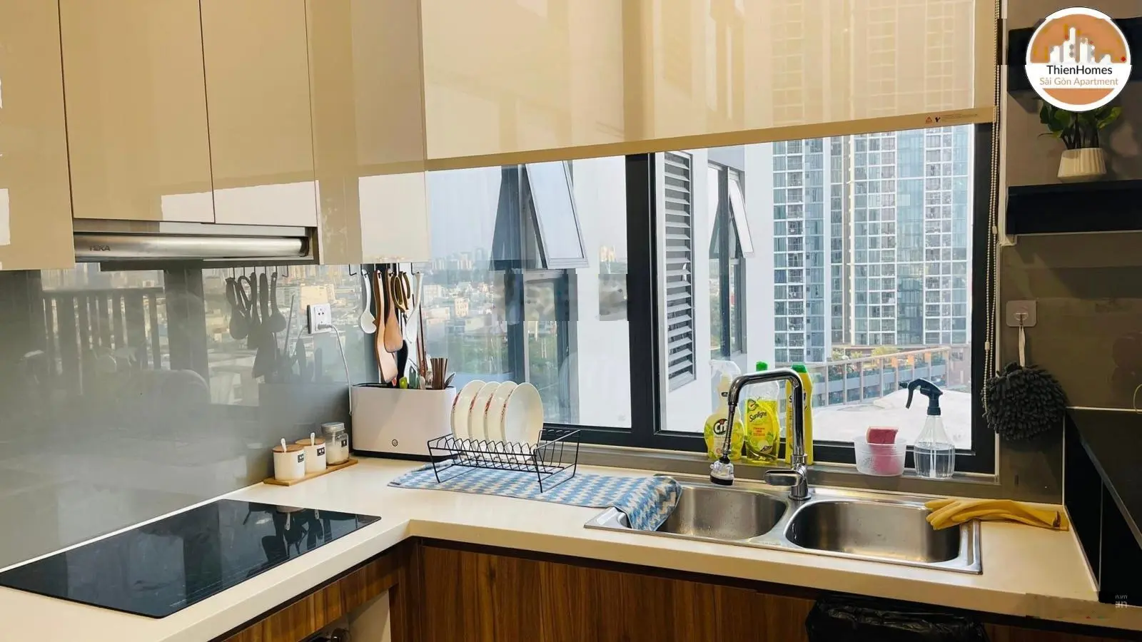 Không thể tin nổi! Bán căn Eco Green 2PN 70m2 view sông Saigon, pháo bông chỉ 4,09 tỷ LH 0931 785 ***