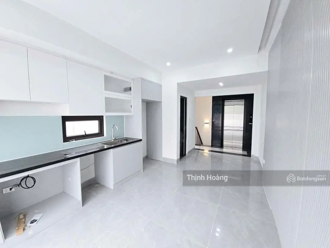 Nhà gần Aeon Long Biên 6 tầng thang máy, ô tô 7 chỗ vào nhà, ngõ ô tô tải thông giá tốt