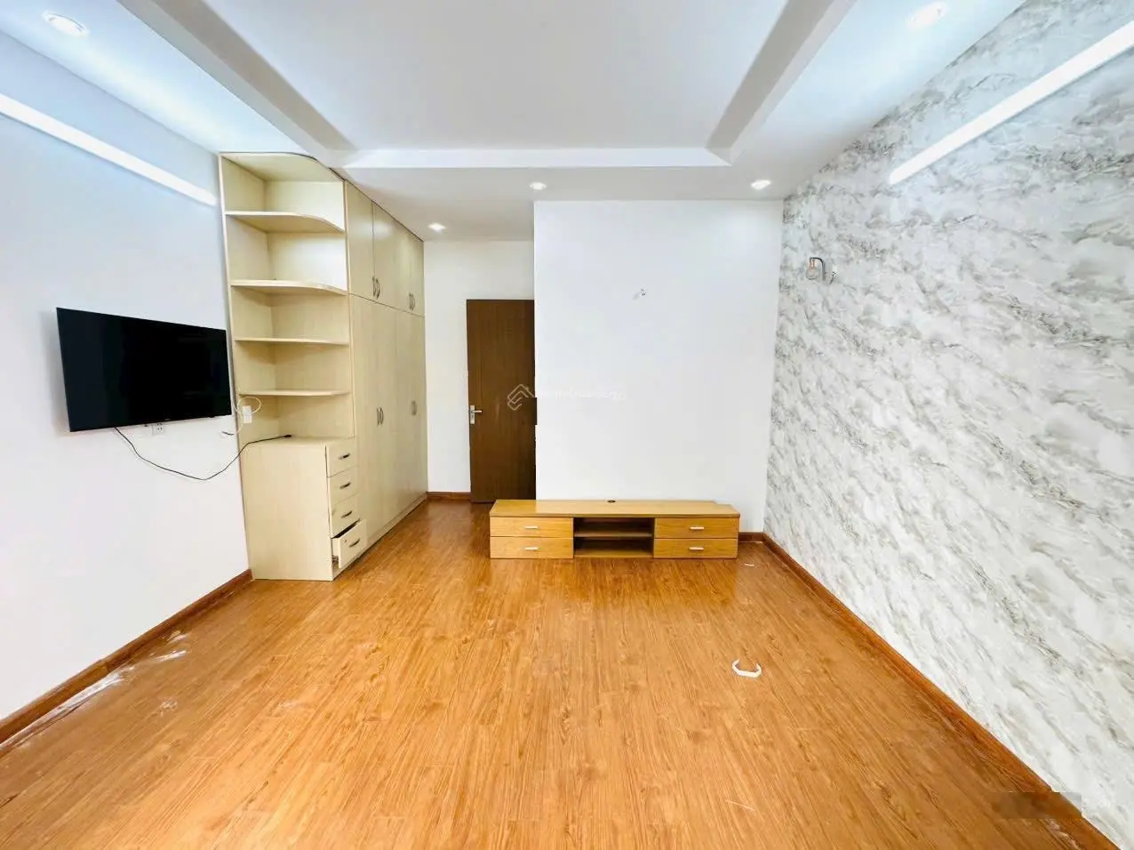 Bán nhà phố 4m x 14m đúc 2 lầu 4PN 3WC Sân thượng, hẻm 1/ ngắn cách đường chỉ 30m