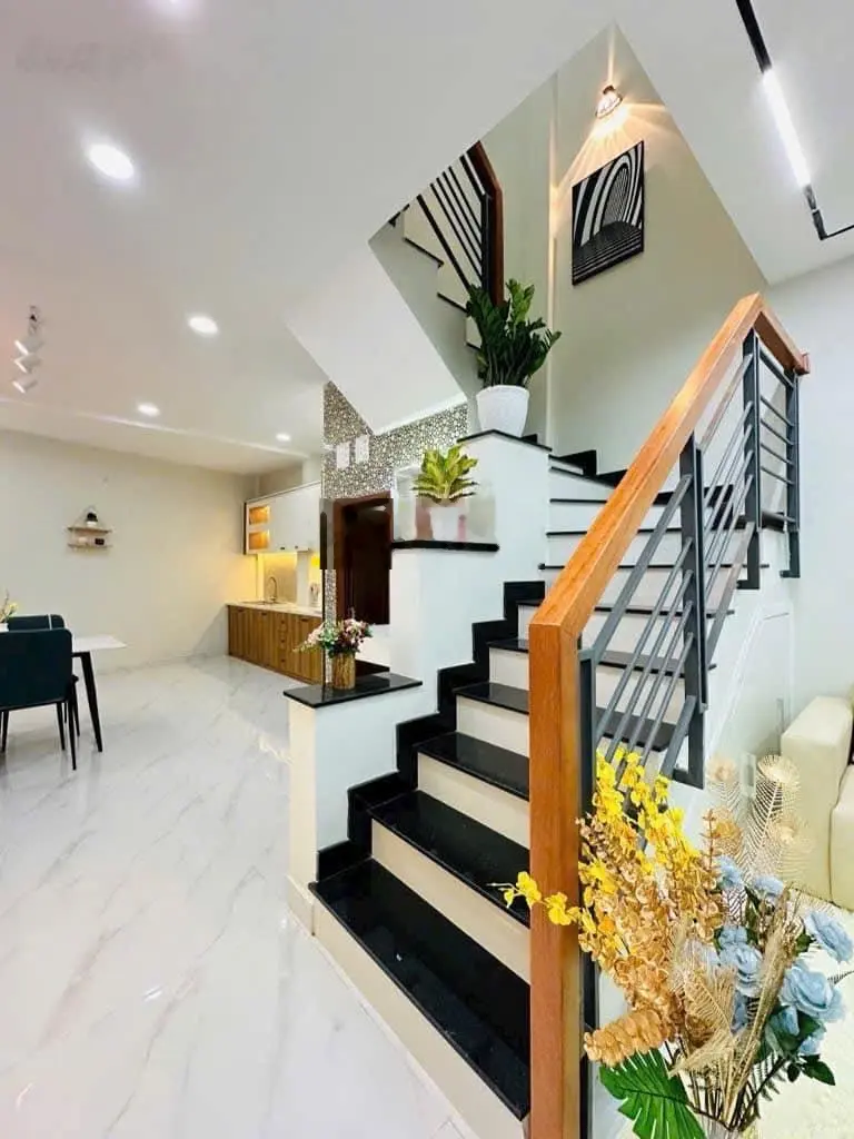 Chuyển chỗ làm bán gấp nhà Đặng Văn Ngữ Phú Nhuận, 3tỷ5/44m2. Gần trường học, chợ. 0902 323 ***Tâm