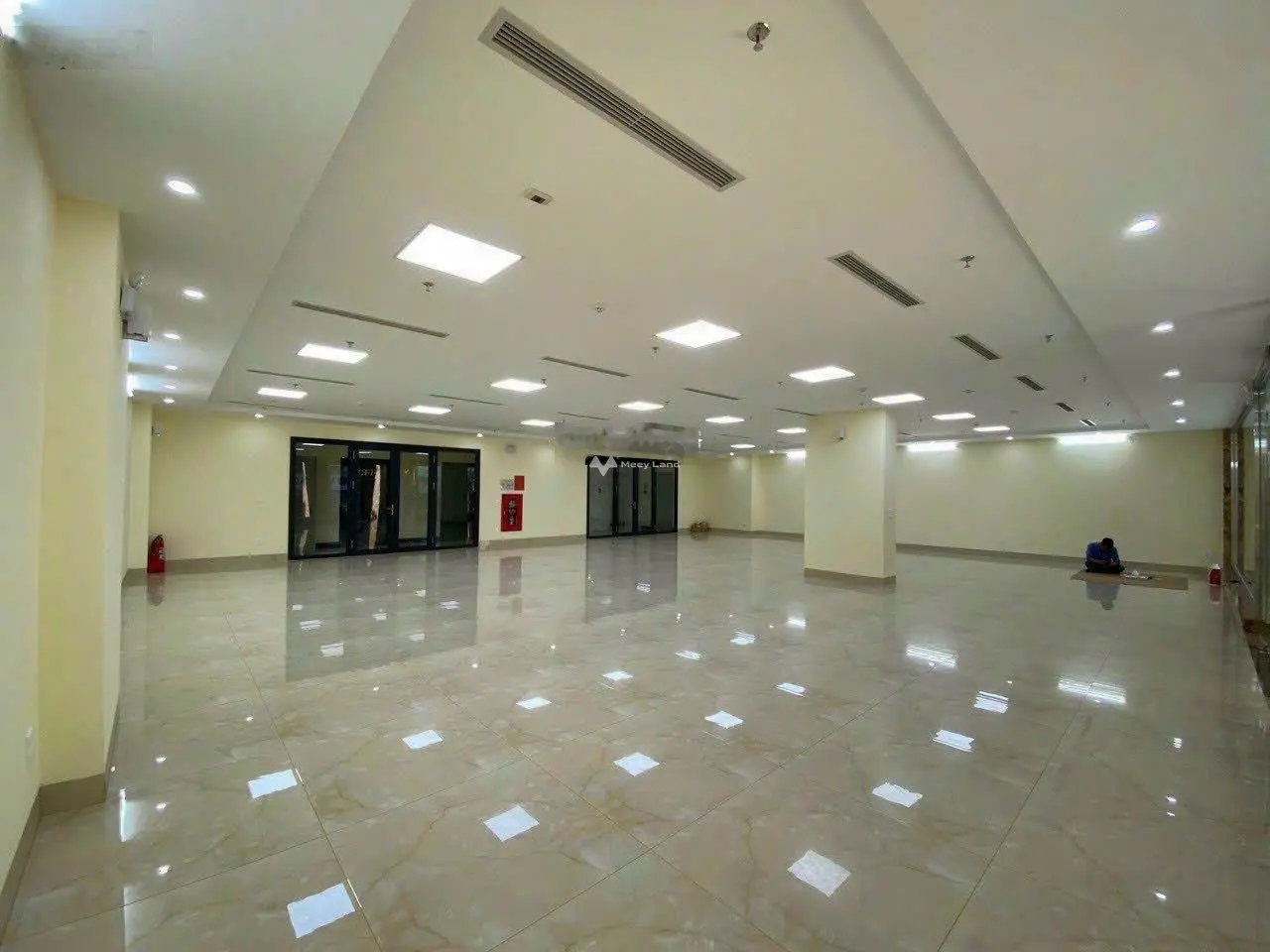 Siêu hot 133m2, 6 tầng MT 9m hoàn thiện đẹp thang máy đang cho thuê dòng tiền tốt. LH: 0963 689 ***