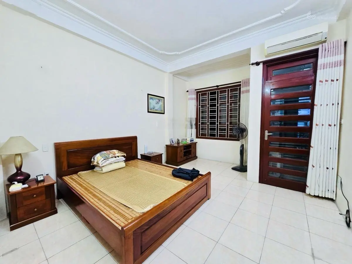 Bán nhà riêng 44,4m2 tại bồ đề, 11,95 tỷ, 4pn + 4wc oto 7 chỗ thông hồng tiến ,20 mét ra hồng tiến