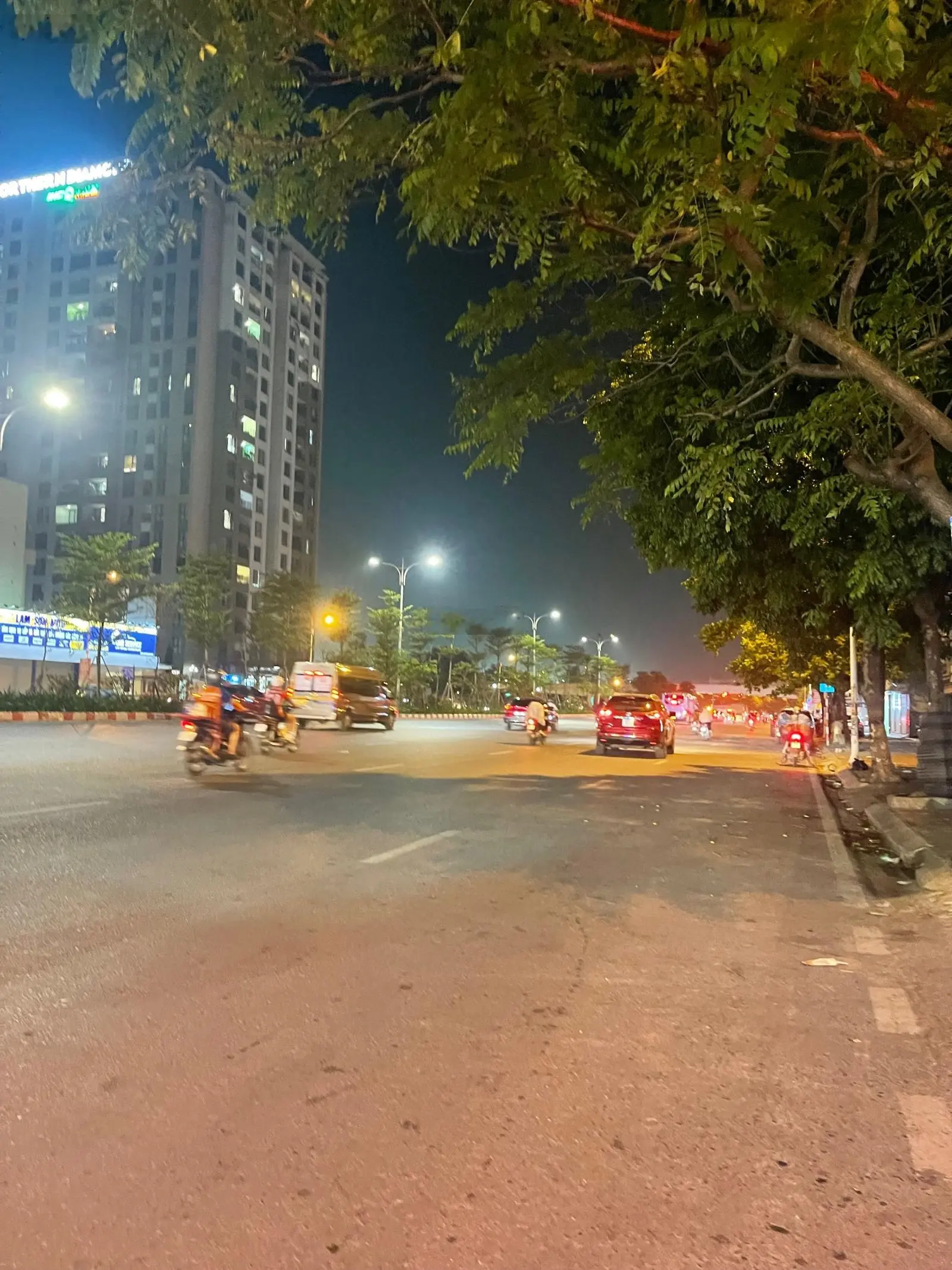 Nhà mới đẹp thiết kế hiện đại ở sướng, Full nội thất, nằm gần TTTM Aeon 150m, Quận Long Biên