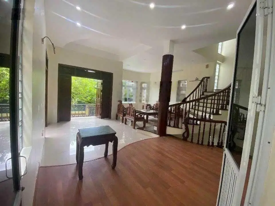 Bán nhà 5 tầng Lạc Long Quân Tây Hồ ở, diện tích 46m2 chỉ nhỉnh 8 tỷ