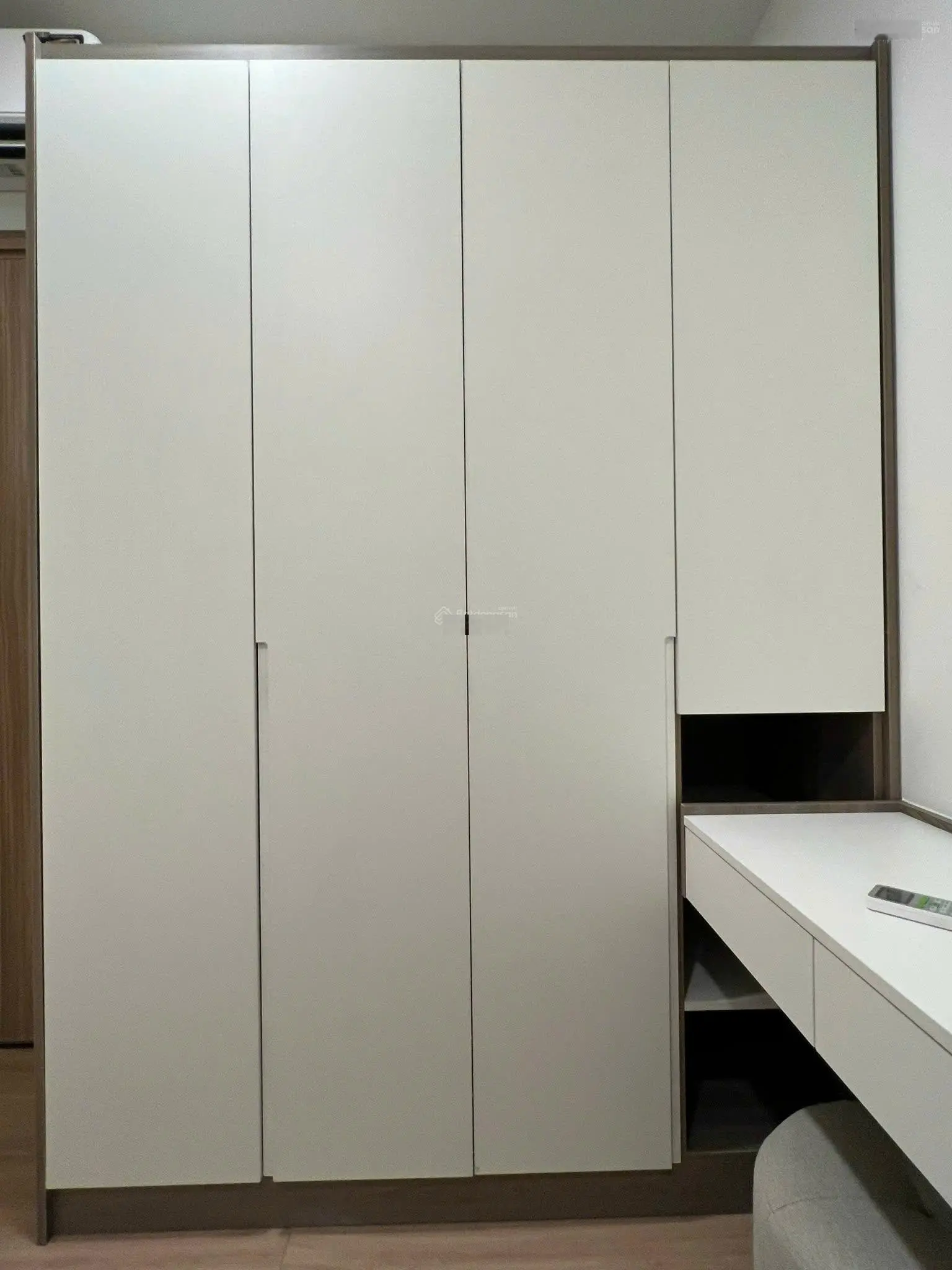 Bán căn hộ Soho Residence 2PN DT 50m2 Giá 5.7 tỷ tầng cao view thoáng PKD Novaland