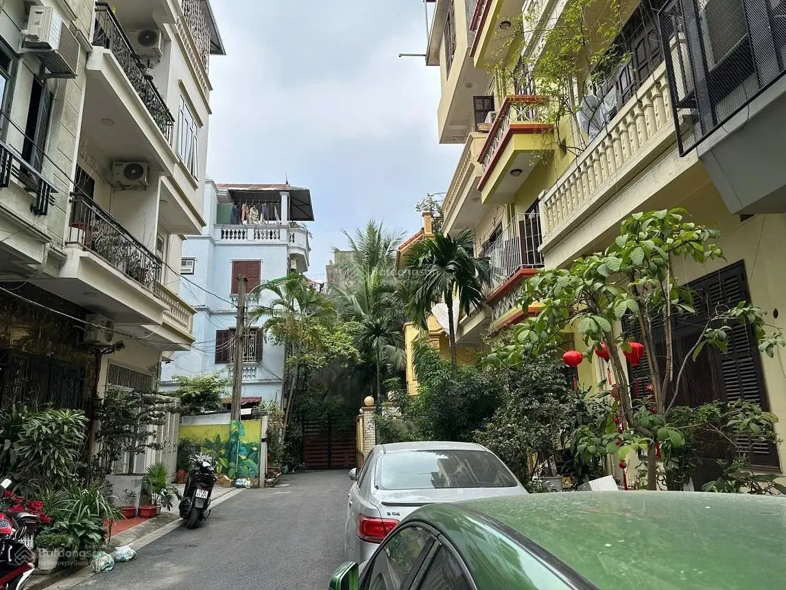 Bán nhà Tôn Đức Thắng, Đống Đa: 50m, 4 tầng, mặt tiền 4,1m giá 19 tỷ. Phân lô ô tô tránh, ở sướng.