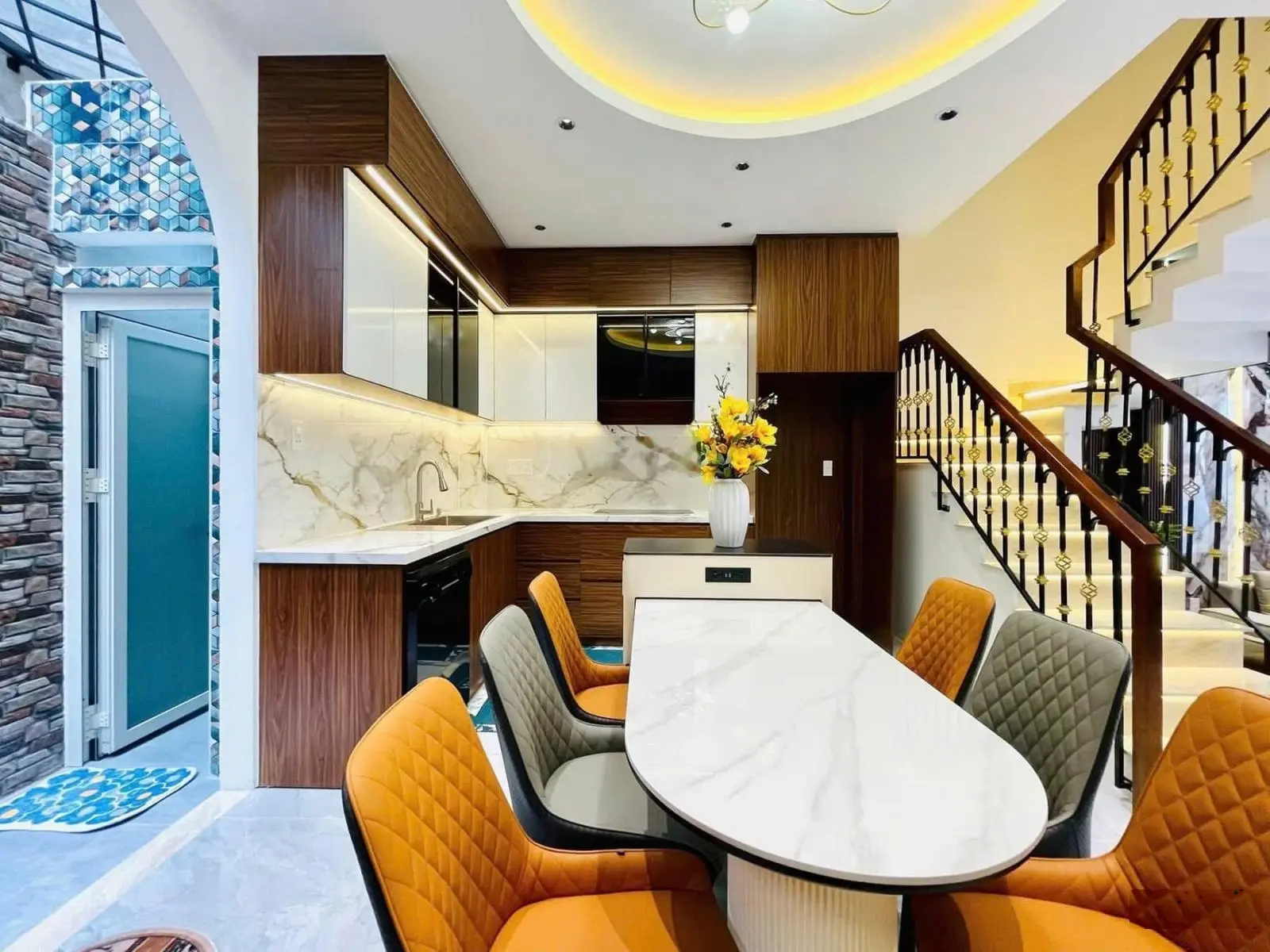 Cần tiền, bán gấp, nhà Quận 2 Nguyễn Văn Kỉnh, 60m2 (4PN 5WC), Hẻm 5m, SHR, Chuẩn Pháp Lí