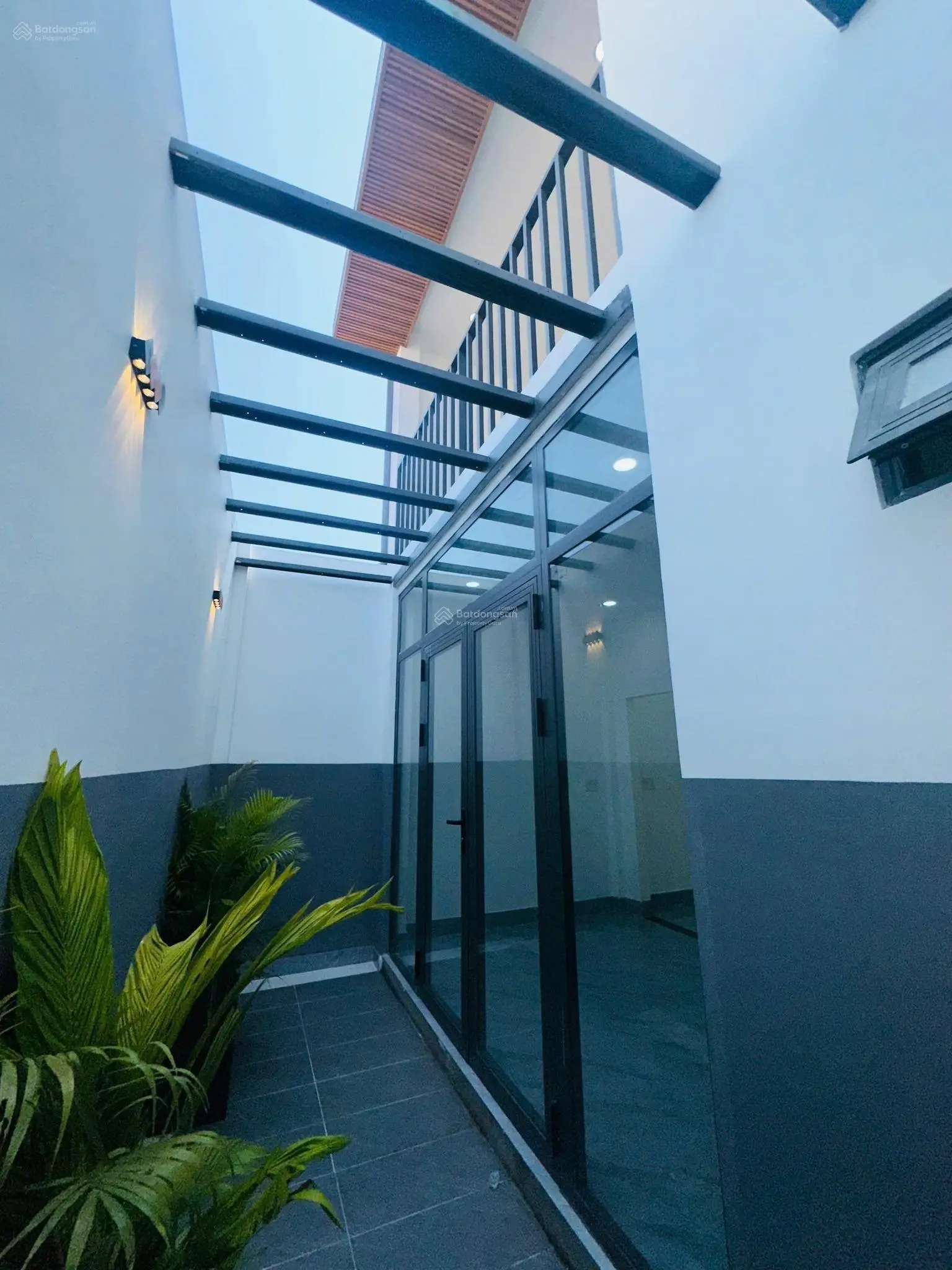 Nhà mới xây khu vực Đông Thạnh, full nội thất, DT ngang 5m, 3 phòng ngủ, đường xe 2 tấn thông (CT)