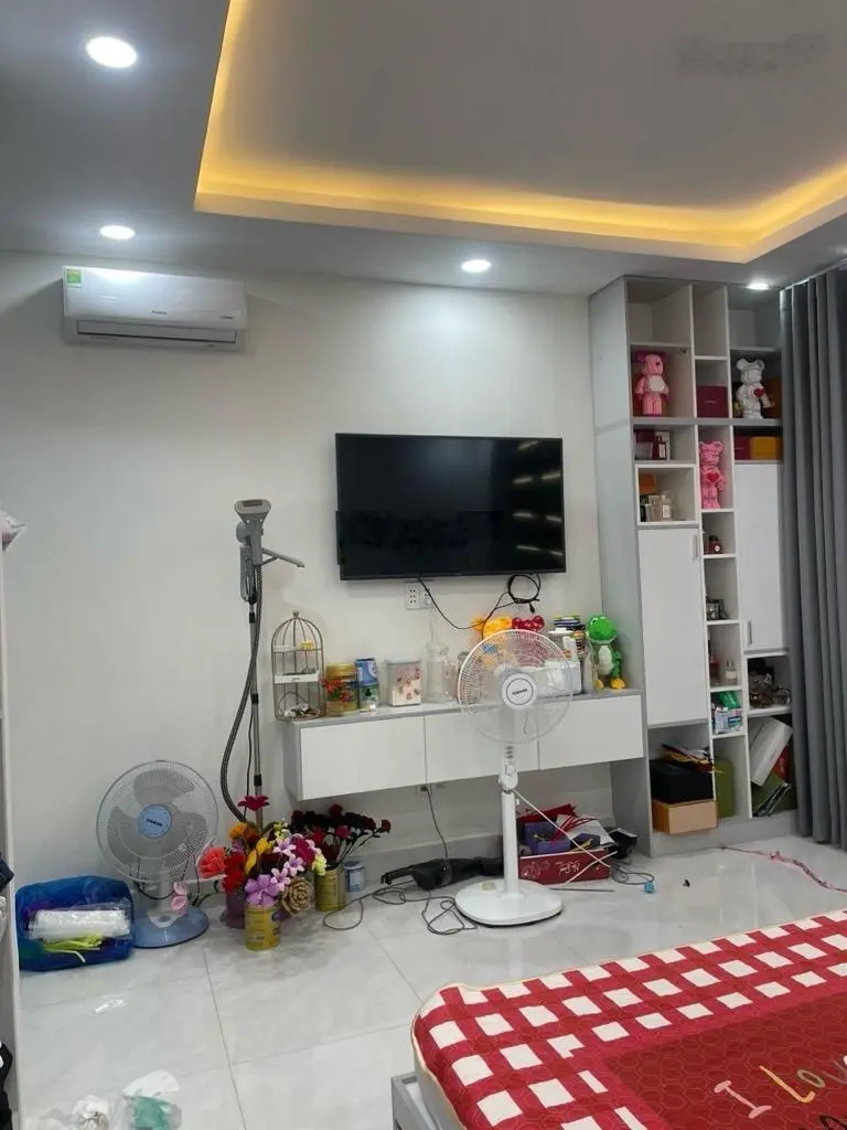 Bán gấp nhà mặt tiền ngay chợ bình chánh, đang cho thuê 9tr/tháng, giá 1 tỷ 350tr