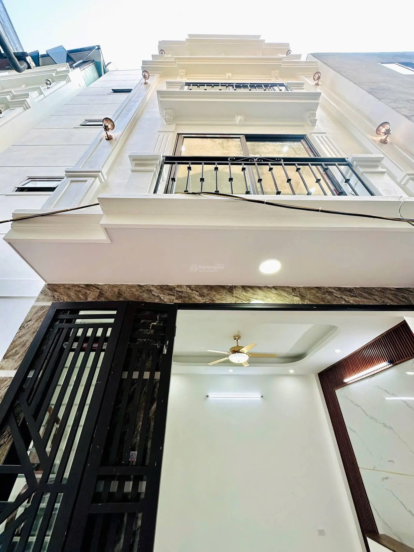 Nhà bán xây mới hiếm Định Công Hoàng Mai 32m2 5T MT 5m gần trường chợ giá rẻ sổ đỏ riêng chỉ 5.5tỷ