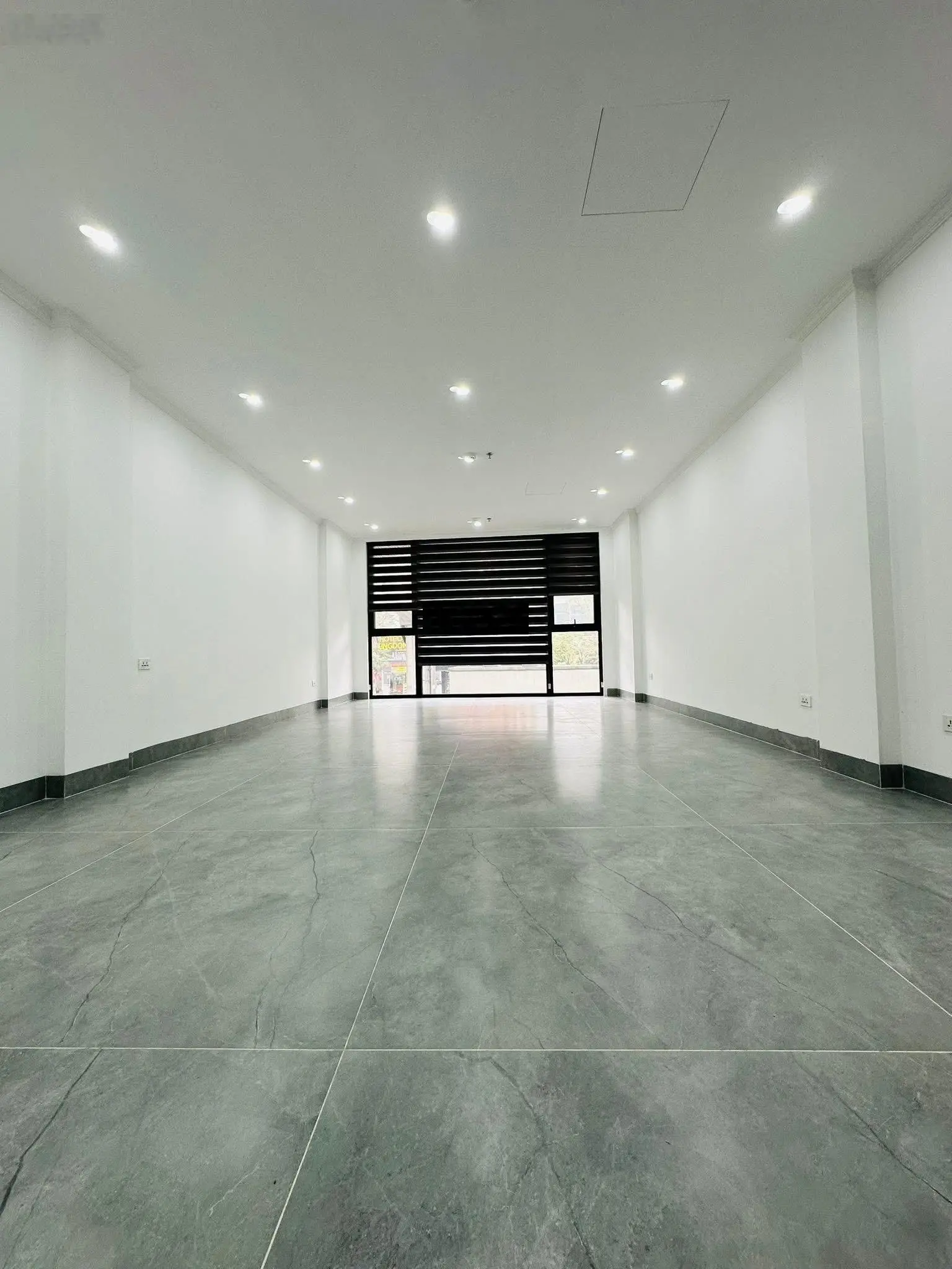 Bán Nhà Mặt Phố Hồ Tùng Mậu Cầu Giấy.70m x8 tầng. Mặt tiền.5.4m. Giá = 39 tỷ