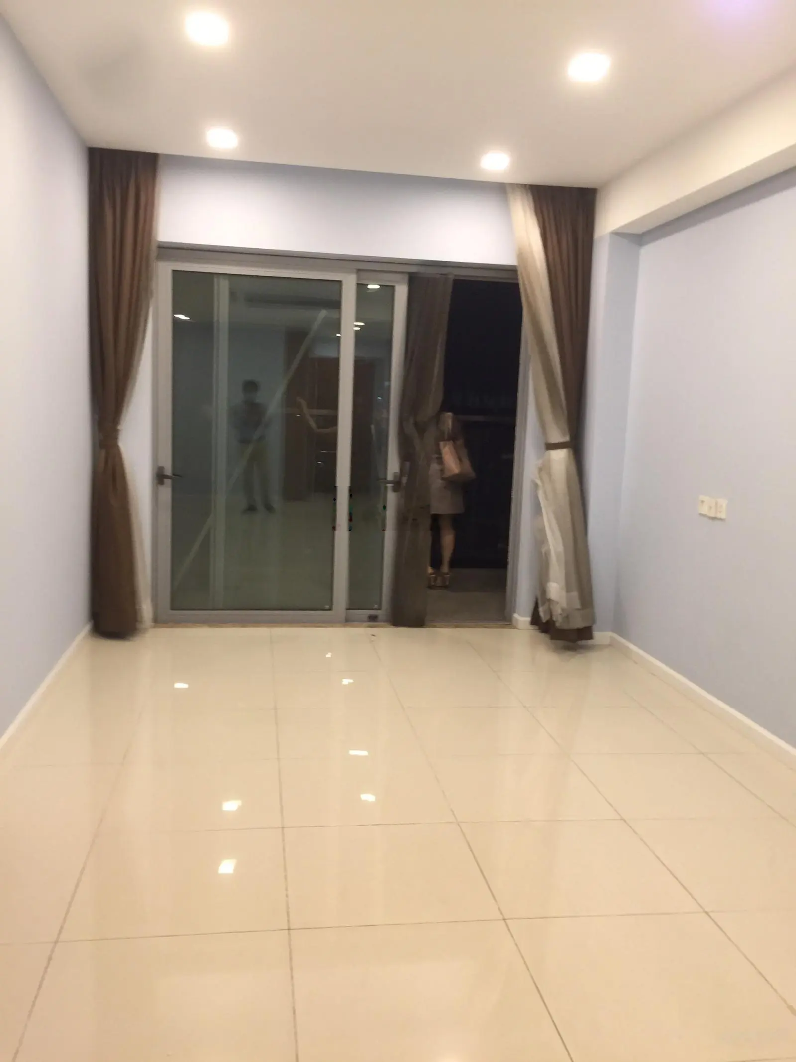 Bán căn hộ Rivera Park SG, Quận 10, 62m2, 2pn, nhà đẹp, giá 3.9 tỷ. LH: 0908 730 *** Nguyên